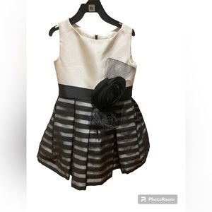 EUC worn once gorgeous dress size 3T